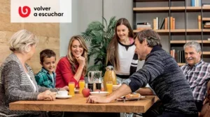 Lee más sobre el artículo Consejos para escuchar mejor en las reuniones familiares con un implante auditivo